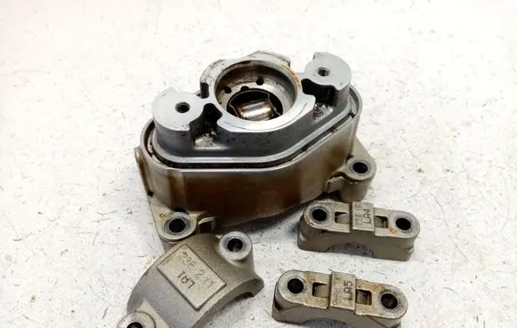 BMW 5 F10 F11 Camshaft holder 7567866
