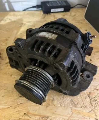 Toyota Avensis T250 Generator/alternator 31060