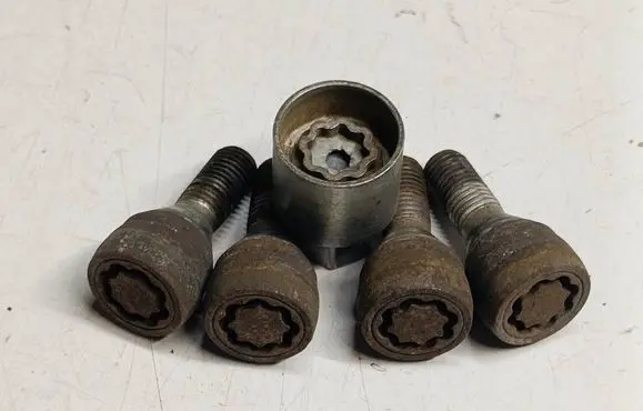 Suzuki SX4 S-Cross Nuts/bolts 9655825405414