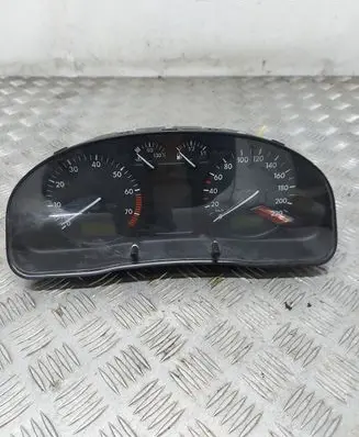Volkswagen PASSAT B5 Speedometer (instrument cluster) 88311245