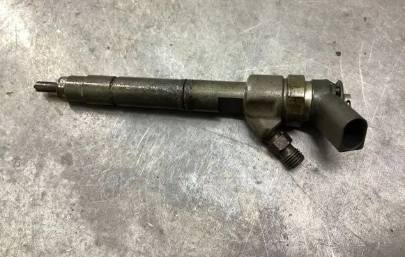 Mercedes-Benz B W245 Fuel injector A640070787
