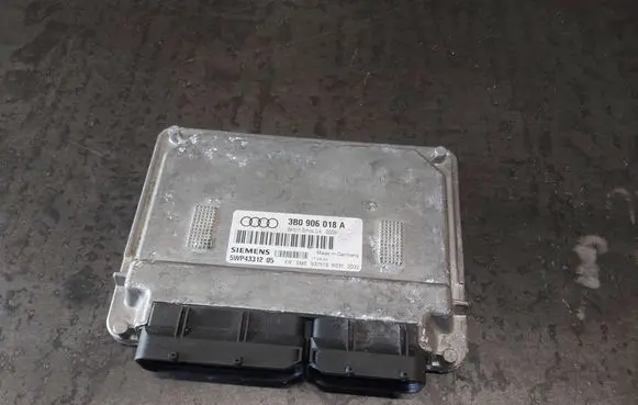Audi A4 S4 B5 8D Engine control unit/module 3B0906018A