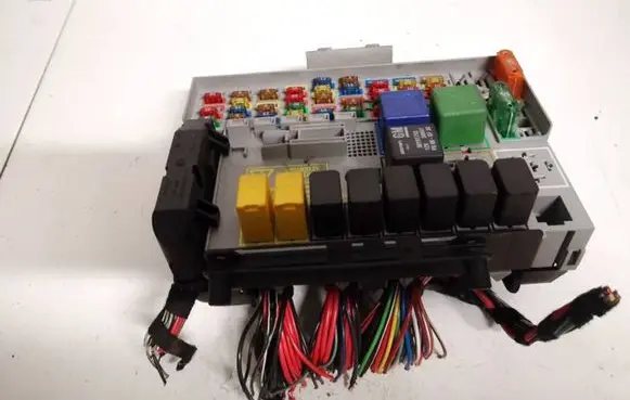 Opel Zafira A Fuse box set 24431677
