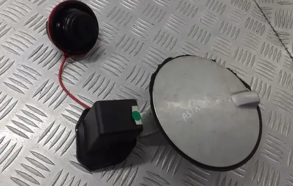 Opel Astra H Fuel tank cap trim 13214862