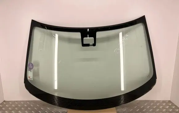 Suzuki Swift III Front windscreen/windshield window 