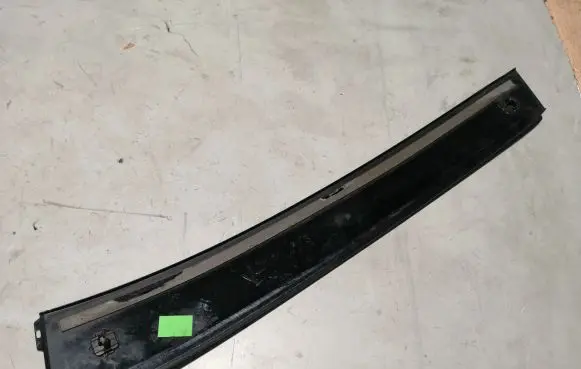 Other rear door trim element