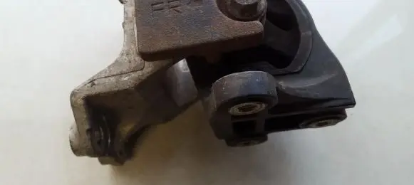 Honda Civic Engine mount bracket