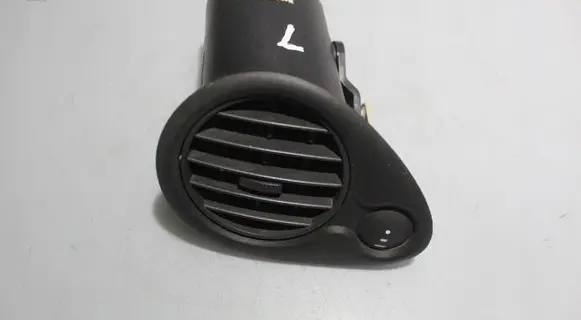 Renault Clio III Dashboard side air vent grill/cover trim 