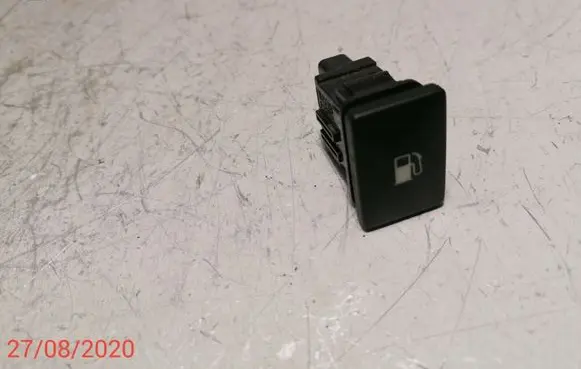 Toyota Avensis T270 Fuel tank opening switch 15C252