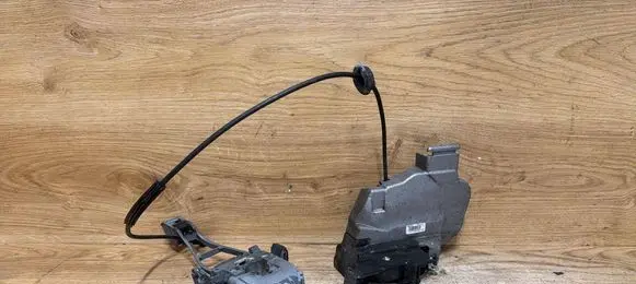 Volvo C70 Front door lock 30632849
