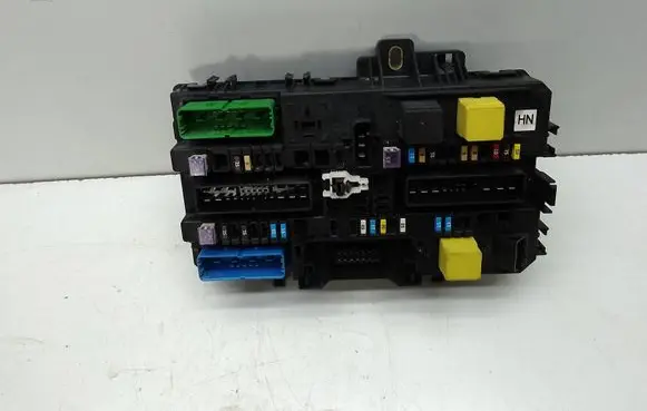 Opel Zafira B Fuse module 13220829 5DK00866943