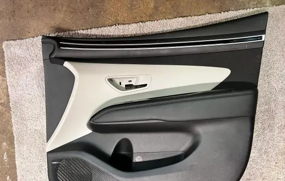 Hyundai Tucson IV NX4 Front door card panel trim L82302N7060MMN L82302