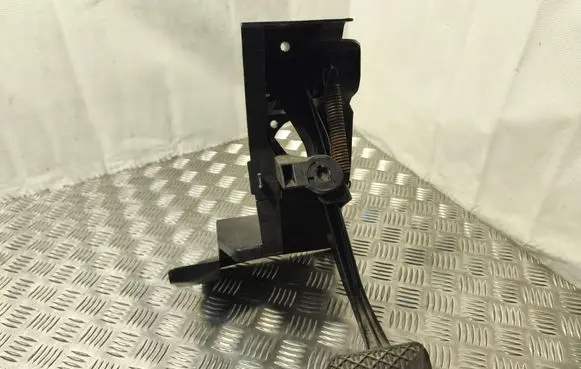 Mercedes-Benz C W203 Brake pedal A2032900401 0624400393