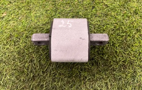 Mercedes-Benz S AMG W221 Gearbox mount