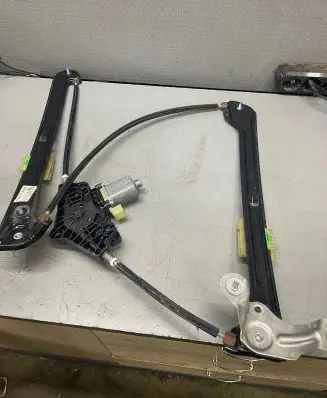 Volkswagen Golf VII Front door window regulator with motor 5G4837461H