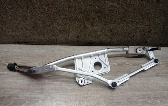 Volvo XC90 Front wiper linkage 