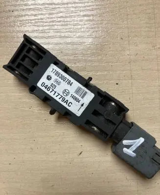 Chrysler 300 - 300C Airbag deployment crash/impact sensor 04671779AC 140604 1789300784