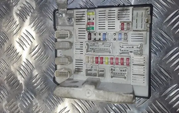 Renault Scenic II - Grand scenic II Fuse module 5191580A8 871126712 8200481866J