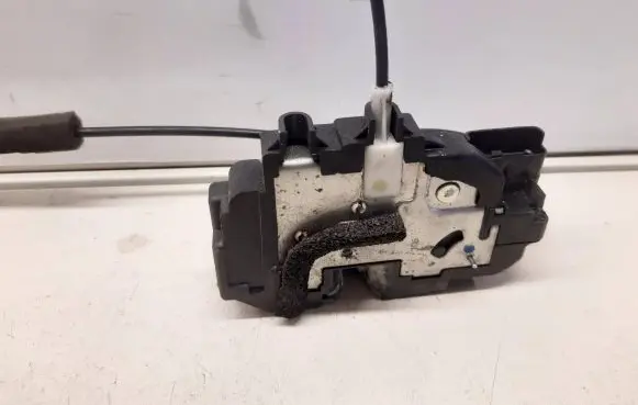 Nissan Murano Z50 Front door lock (next to the handle) 