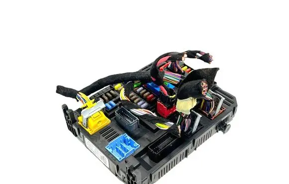 Peugeot 5008 II Fuse module 9830813080 41663