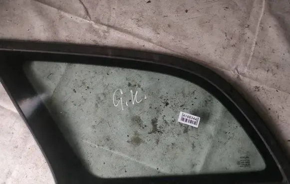 Toyota Avensis T250 Rear side window as2