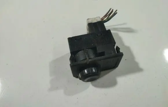 Nissan Almera Tino Wing mirror switch