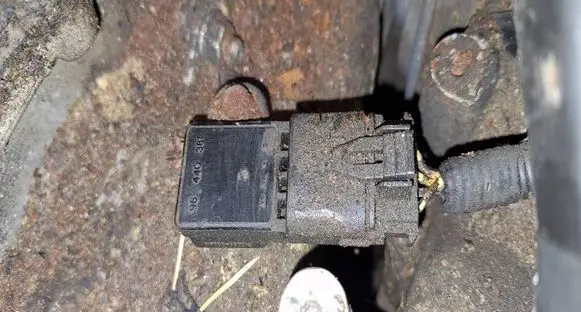 Chevrolet Captiva Air pressure sensor 96440381