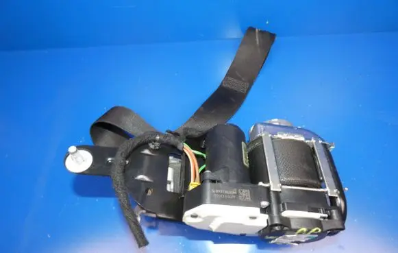 Mercedes-Benz E A207 Front seatbelt