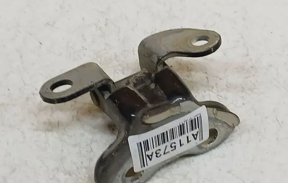 Peugeot 107 Rear door lower hinge