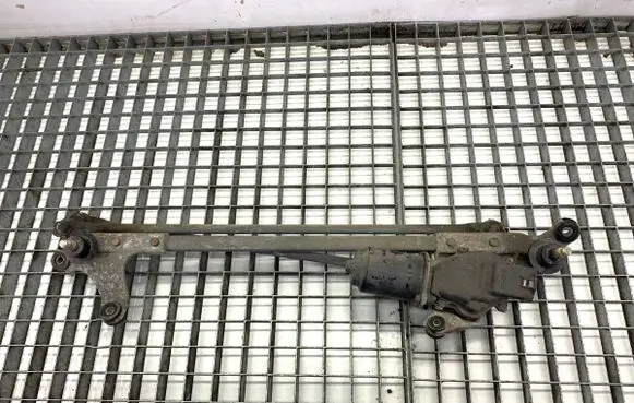 Honda CR-V Front wiper linkage and motor