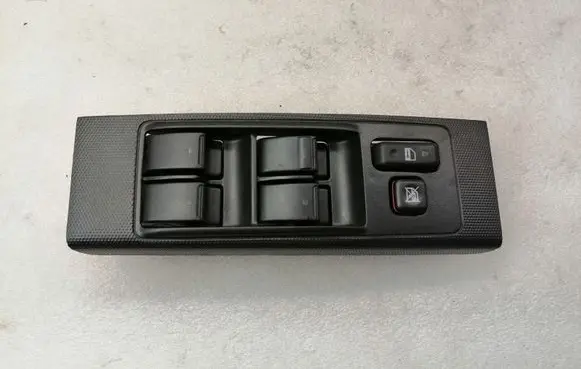 Toyota Corolla Verso AR10 Electric window control switch 848200F030 37073085B07