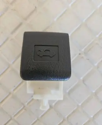 Engine bonnet (hood) release handle