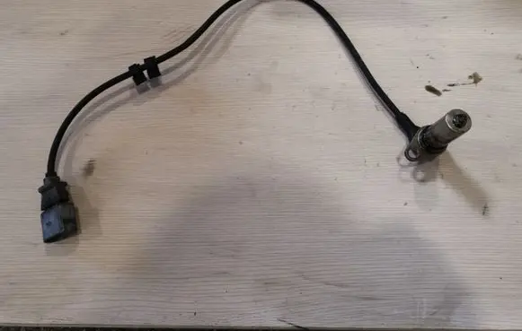 Volkswagen New Beetle Crankshaft position sensor 038907319A