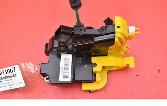 Hyundai i30 Front door lock 81310A6000