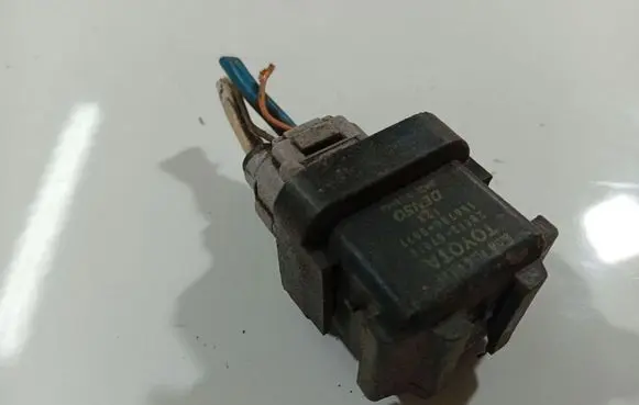 Toyota Corolla Verso AR10 Glow plug pre-heat relay 2861067010
