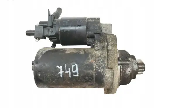 Volkswagen Bora Starter motor 02A911023L