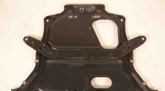 BMW 4 F36 Gran coupe Engine splash shield/under tray 6860952