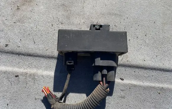 Volkswagen Fox Coolant fan relay 1J0919506M 104400000