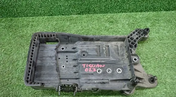 Volkswagen Tiguan Battery box tray 
