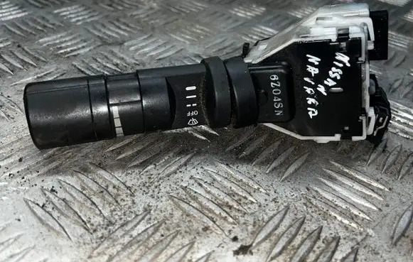 Nissan Navara D40 Wiper control stalk 6z04sn
