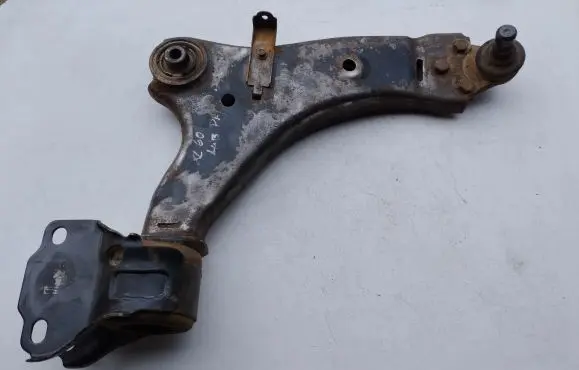 Volvo XC60 Front lower control arm/wishbone 8G9N3A052A