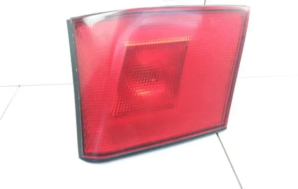 Tailgate rear/tail lights