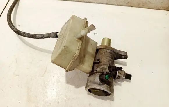 Master brake cylinder