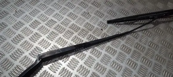 Toyota Avensis T250 Front wiper blade arm 6596