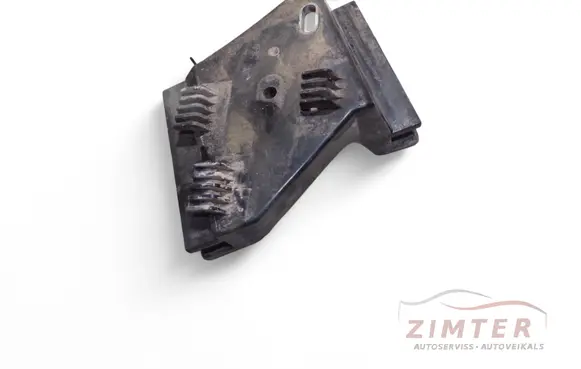 Rear bumper mounting bracket