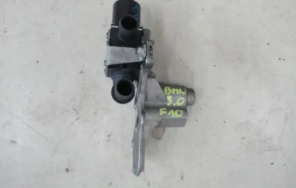 BMW 5 F10 F11 Engine mounting bracket 8514464