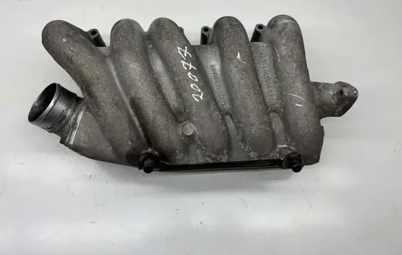Audi A6 S6 C4 4A Intake manifold 046129713