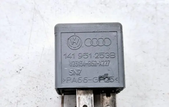 Volkswagen PASSAT B6 Other relay 141951253B V23134B52X227