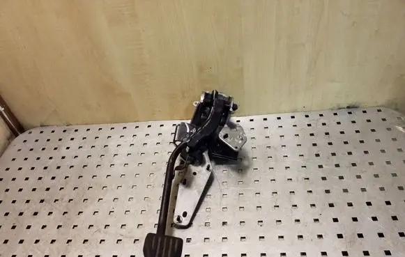 Volvo XC60 Brake pedal 8G9N2D094BH 3132349