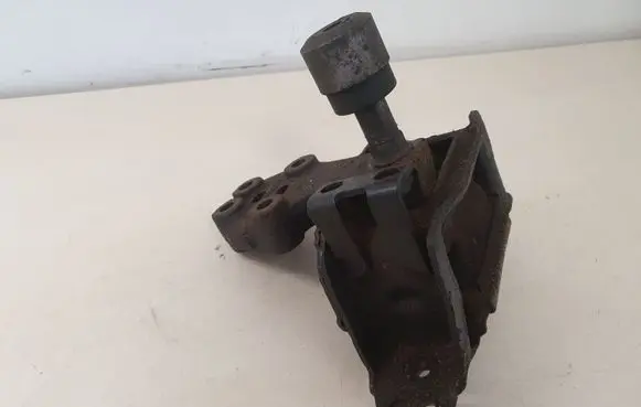 Citroen C5 Engine mount bracket 9646135380